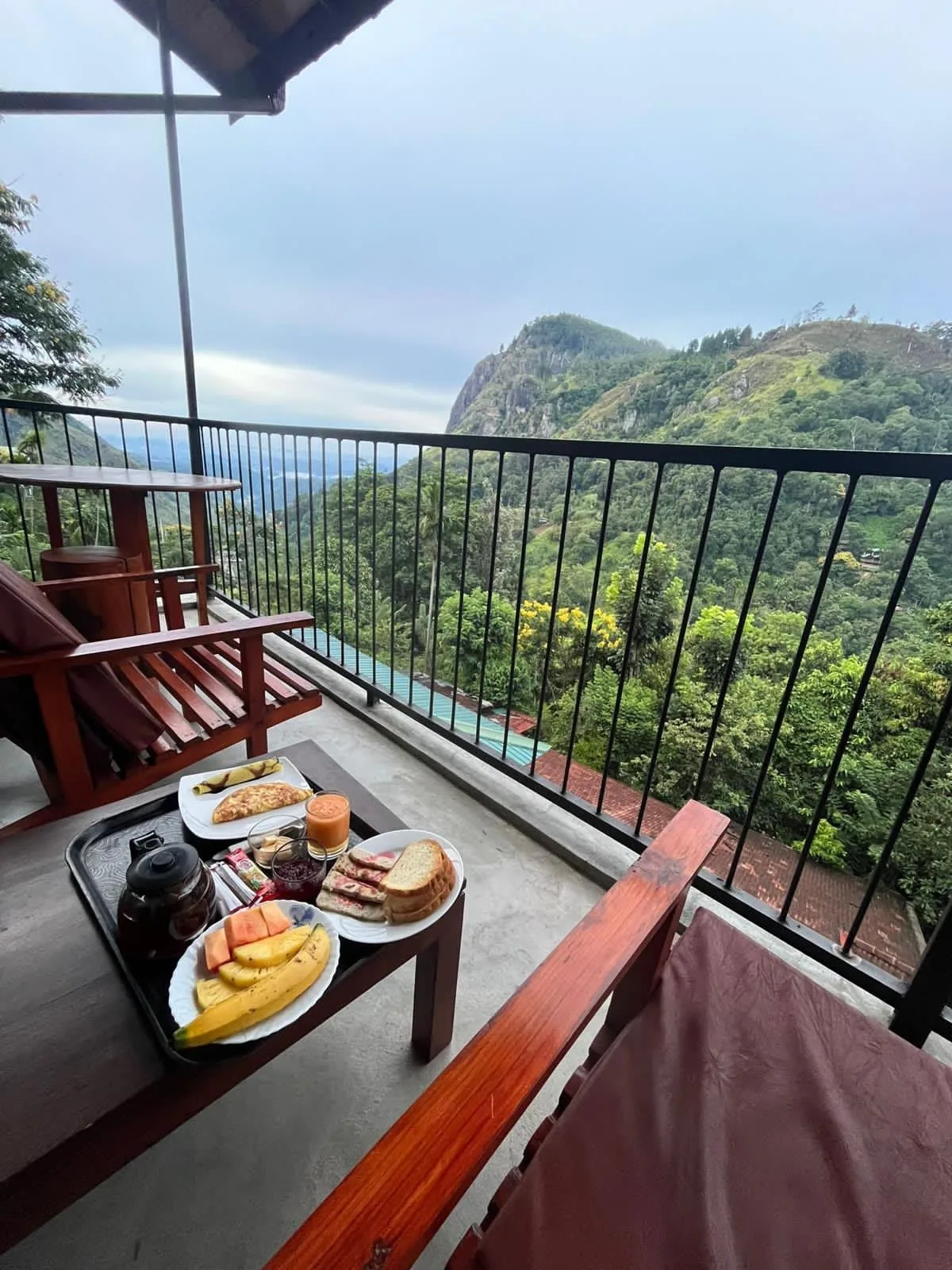 Breakfast & dining